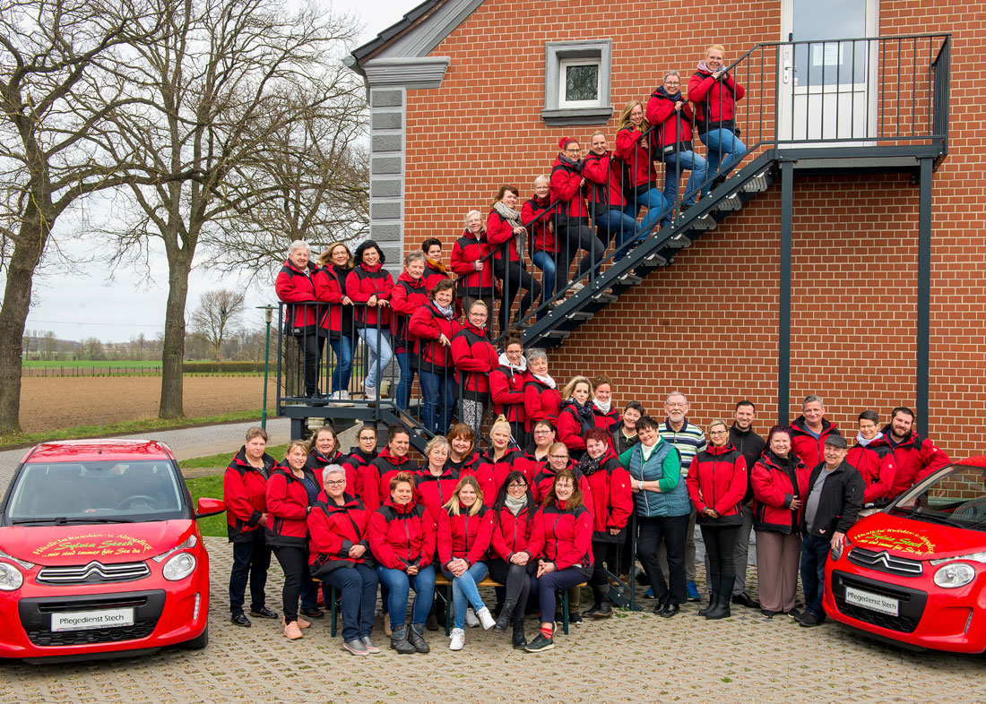 teamfoto-pflegedienst-stech.jpg