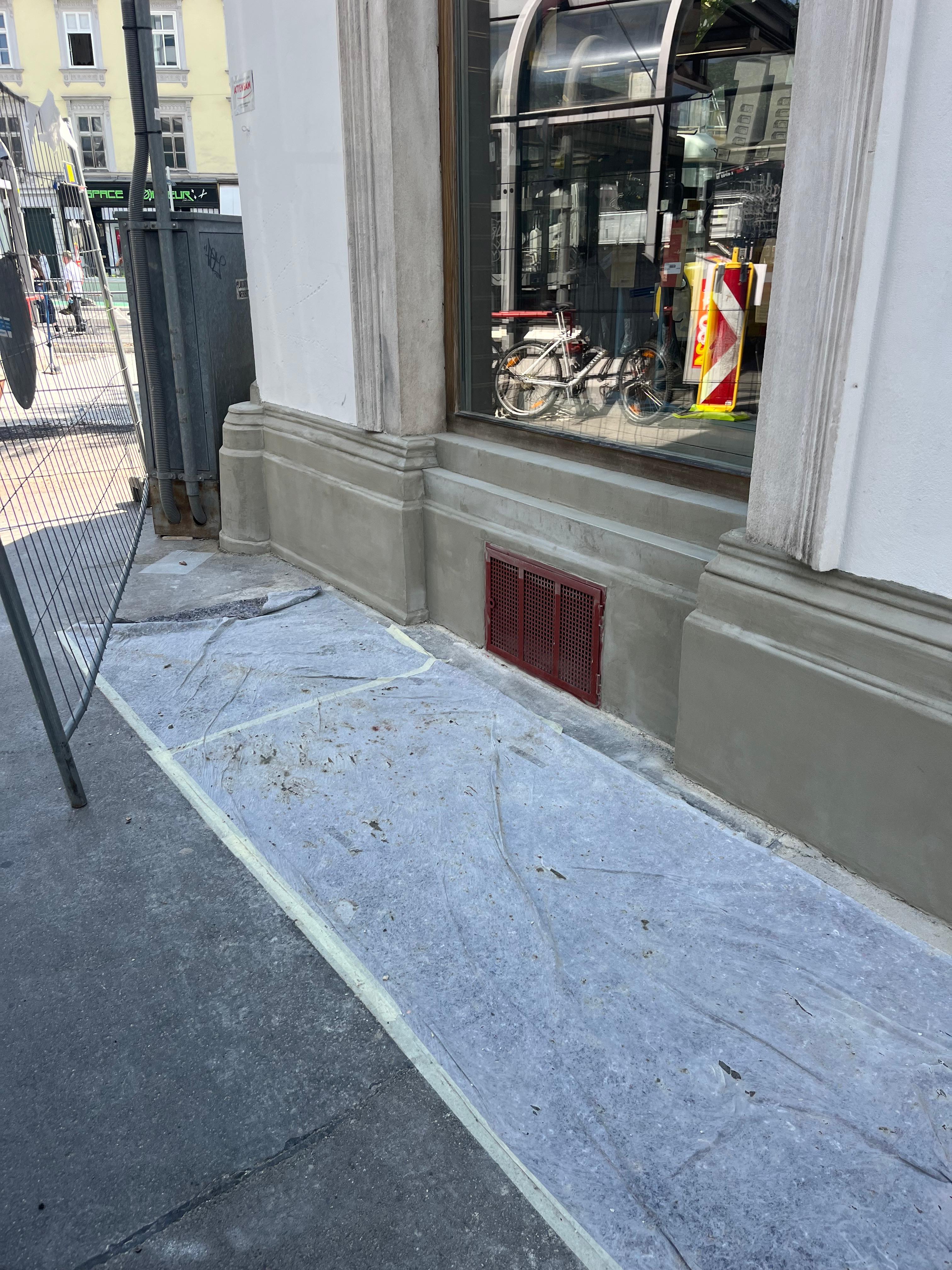 Aus einer verwahrlosten Fassade haben wir eine elegante Fassade geschaffen Bild 4