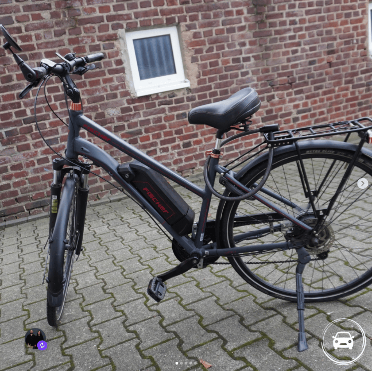 Detailaufnahme eines Fahrzeugschadens während der Dokumentation