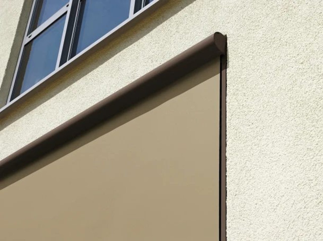 Seitliche Führungsschiene am Sonnenschutz, Detailansicht