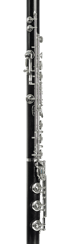 Ein schwarzer Holzblasinstrumentenkörper mit vielen silbernen Metallklappen und Hebeln.