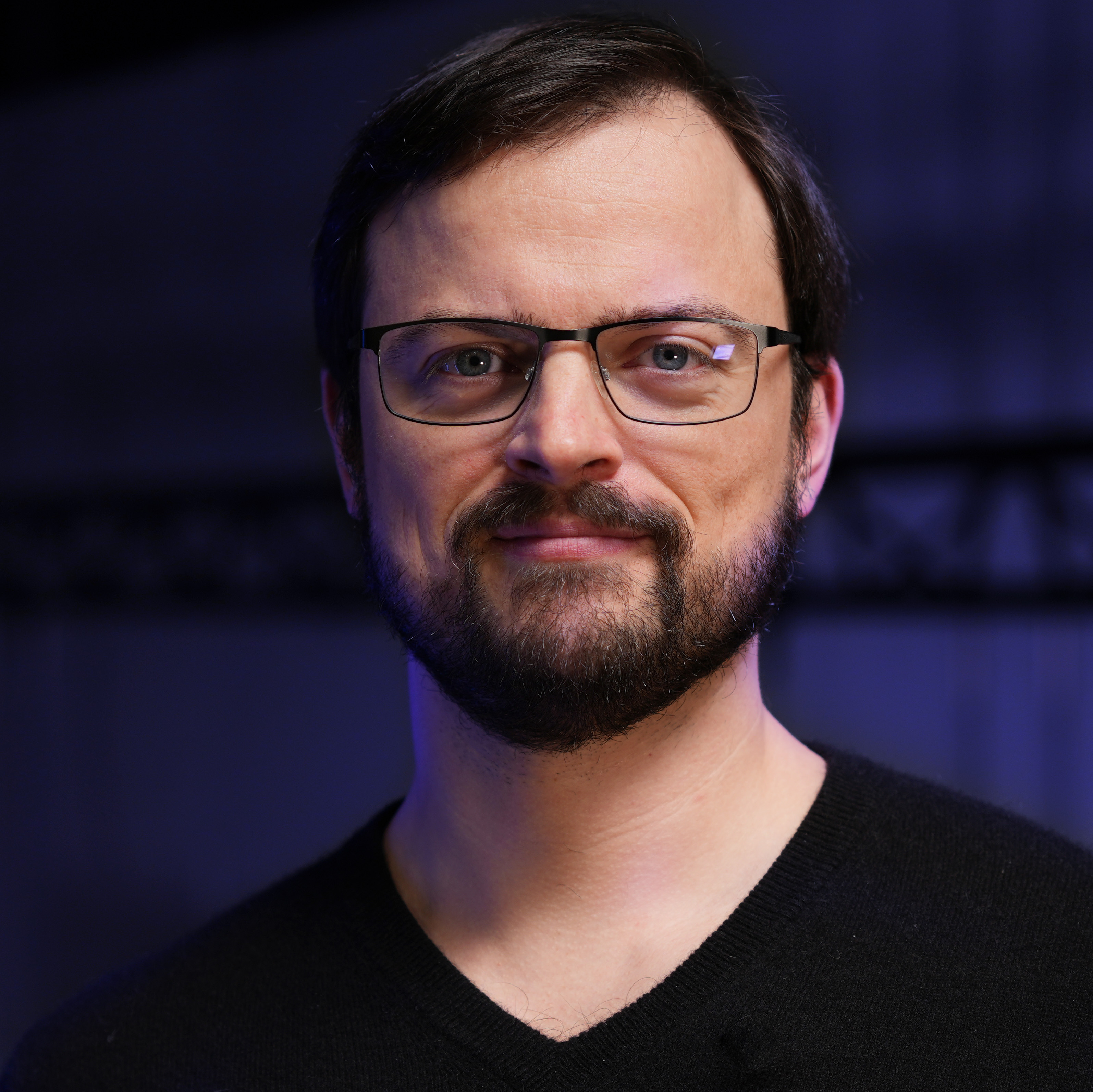 Jochen_Weschta_Portrait_blau.jpg