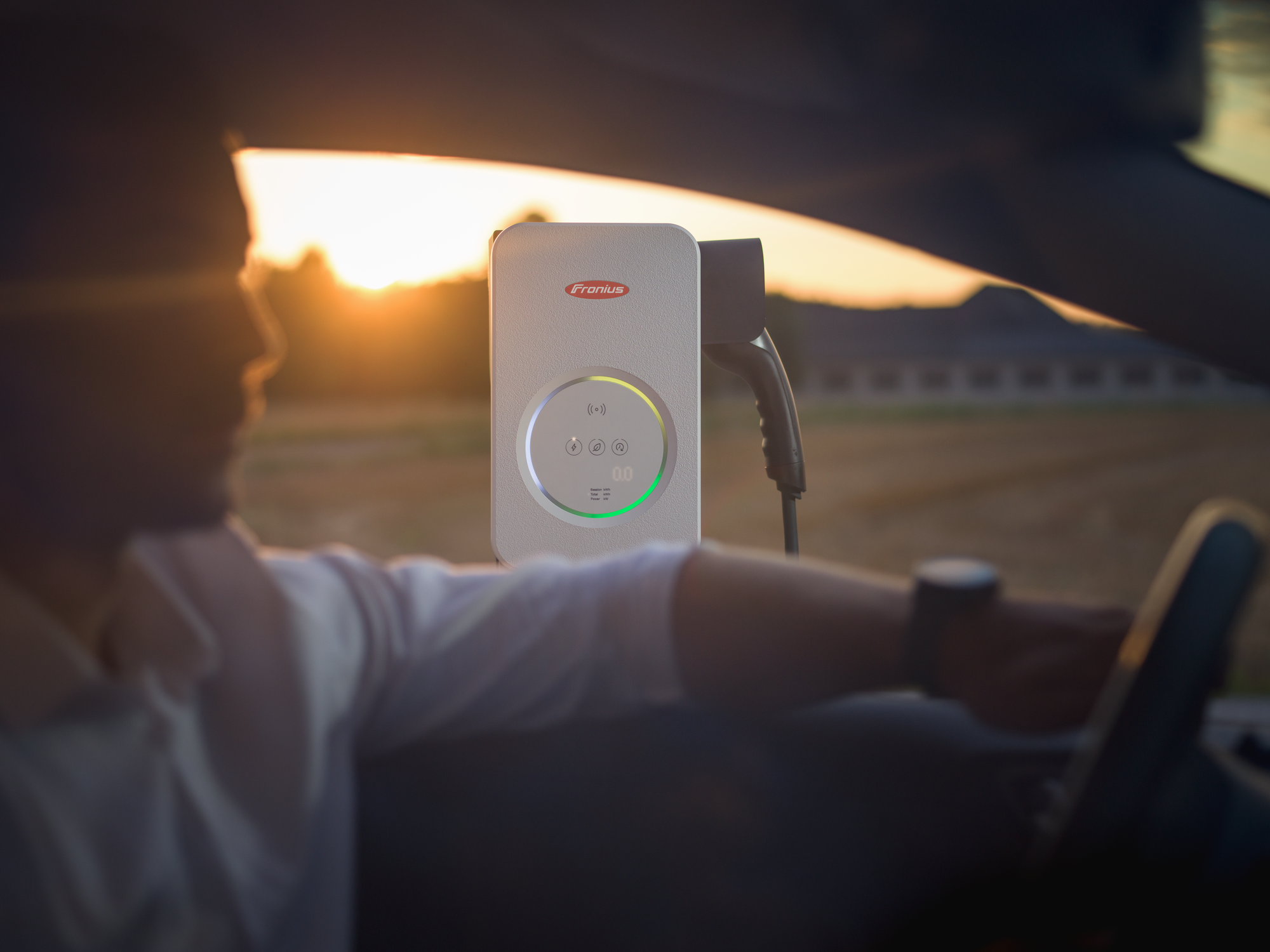 Fronius Wattpilot lädt E-Auto mit Solarstrom