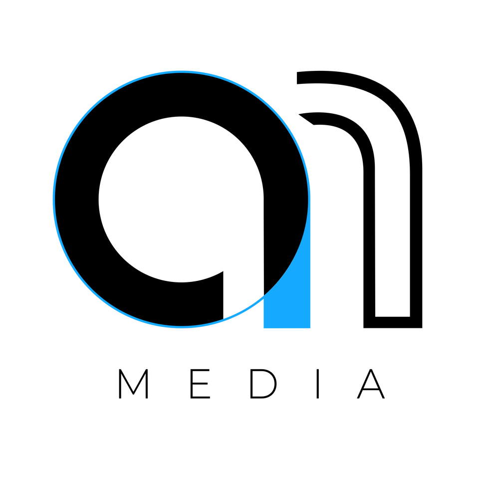 Schwarz-blaues Logo mit stilisierten Buchstaben „AN“ und „MEDIA“ darunter auf transparenten Hintergrund