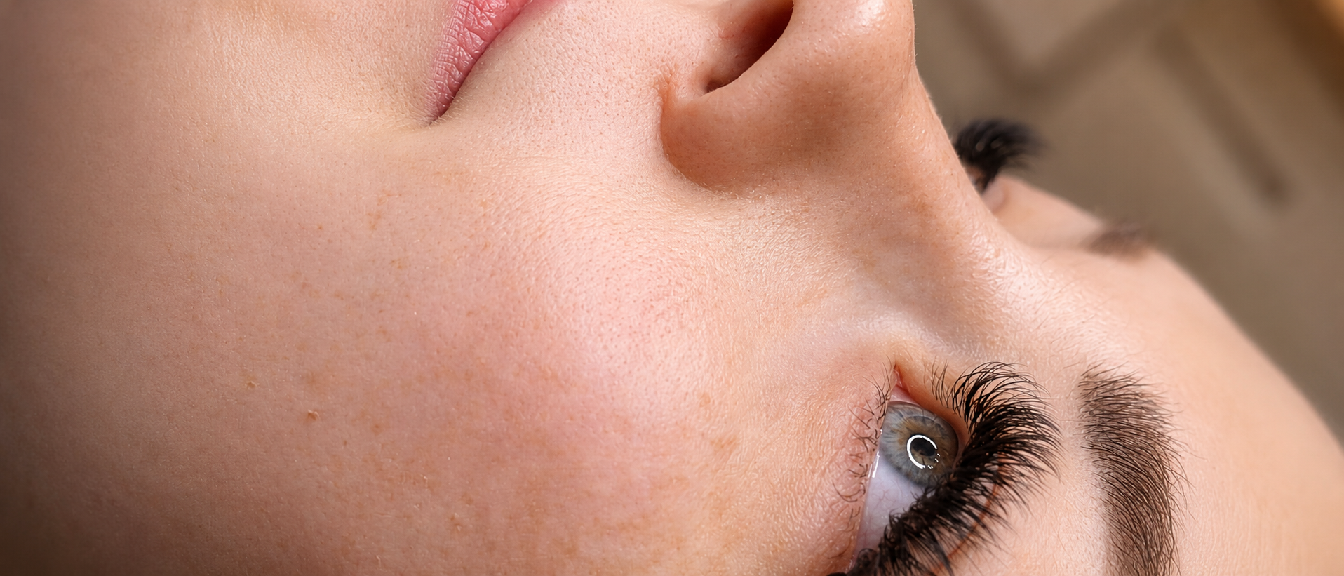Pflege der Wimpernverlängerung bei SWON in Pforzheim