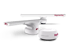 Zwei weiße Raymarine-Radarantennen: ein offener Array-Radar mit „Raymarine“-Schriftzug und ein geschlossener Dome-Radar „QUANTUM 2“.