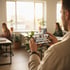 Stellenangebot als kurzes Video im Social-Media-Feed auf dem Smartphone
