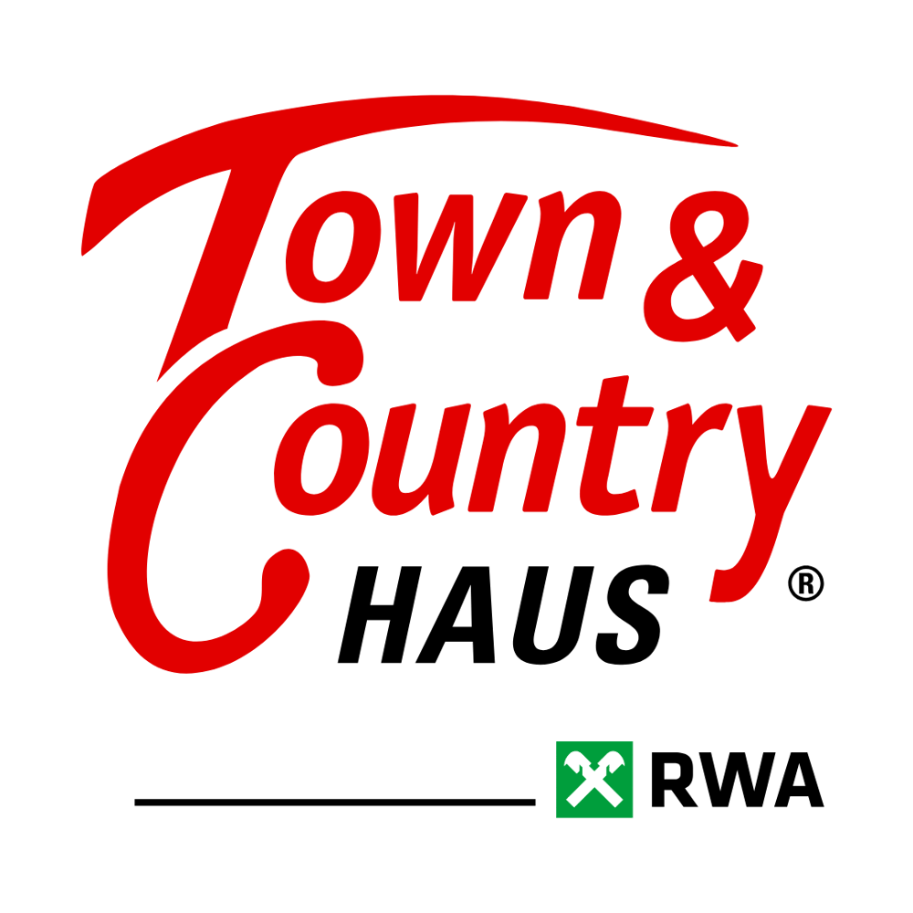Rotes "Town & Country Haus"-Logo über schwarzem "RWA"-Logo auf grünem Hintergrund.