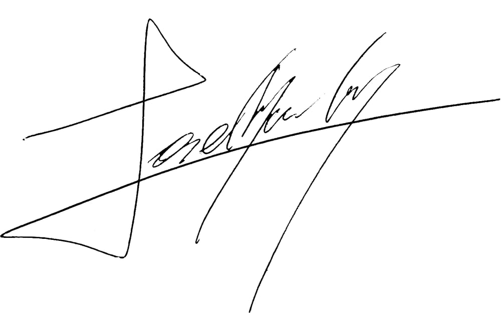 Schwarze Unterschrift auf dunkelgrünem Hintergrund.