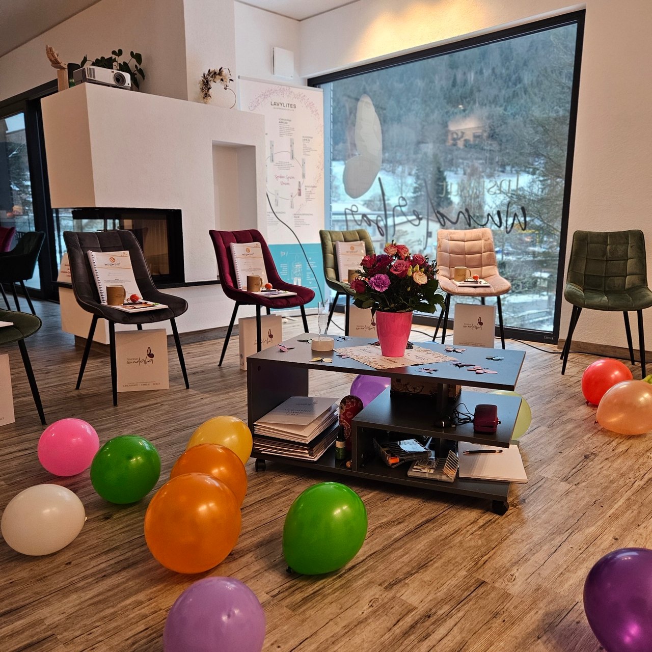 Seminarraum im Institut Wunderbar mit Blick ins Enztal