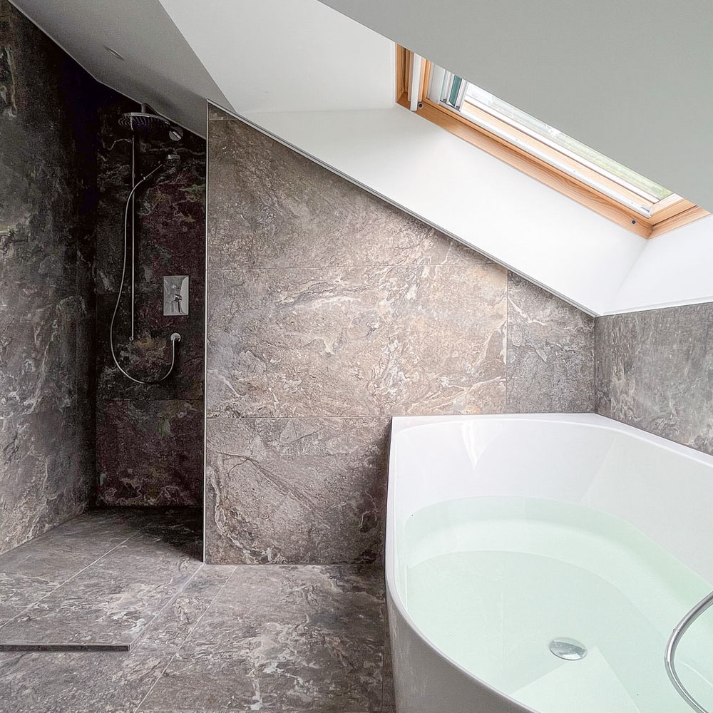 Badezimmer im Dachgeschoss