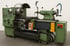 Grüne, industrielle Drehmaschine mit Dreibackenfutter und Steuerungselementen; Modell D 480.