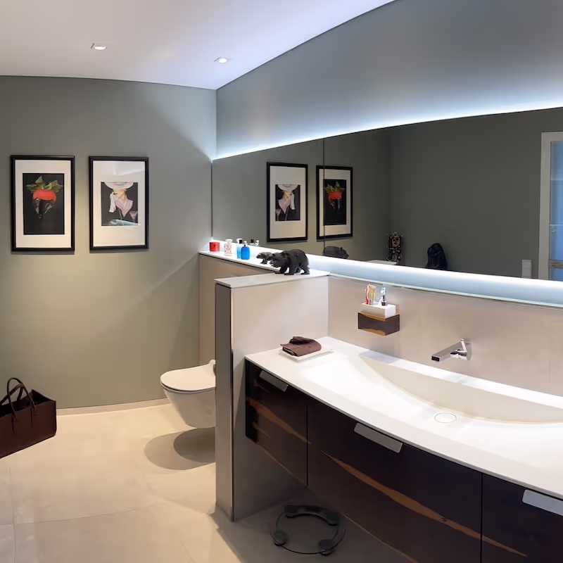 Modern saniertes Badezimmer von Max Wagner & Sohn in Emden