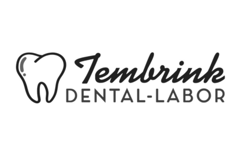 Graues Zahn-Logo mit "Tembrink DENTAL-LABOR" auf dunkelgrünem Hintergrund.
