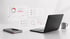 Ein Laptop auf einem Schreibtisch mit schwebenden digitalen Dashboards, die Diagramme, Listen und Suchsymbole anzeigen.