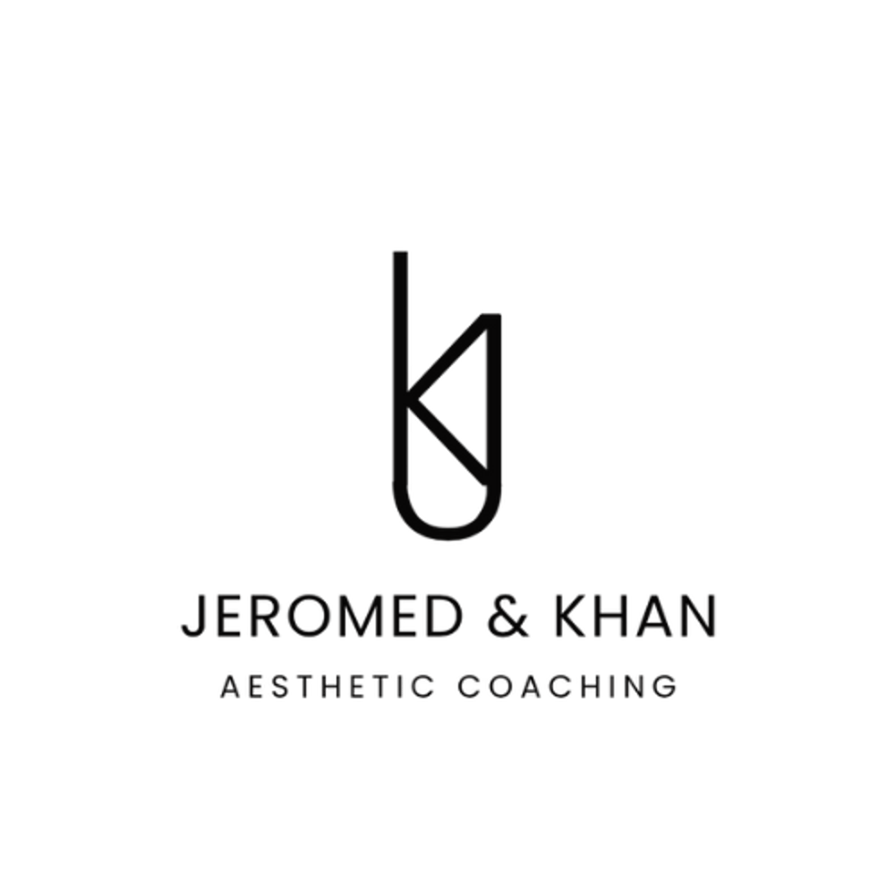 Logo Jeromed & Khan Aesthetic Coaching, JK Monogramm in Schwarz auf Dunkelgrün.