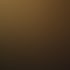 Offene Handfläche einer Person mit leuchtendem Lichtpunkt in der Mitte, umgeben von verschwommenen goldenen Lichtern.