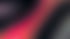 Dekoratives Bild mit einem körnigen Farbverlauf in Dunkelgrau, Violett und einem diagonalen Lichtstrahl in Rot.