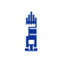 Blaues, stilisiertes Schachfigurensymbol, das einen Turm oder eine Burg darstellt, auf dunkelgrünem Hintergrund.