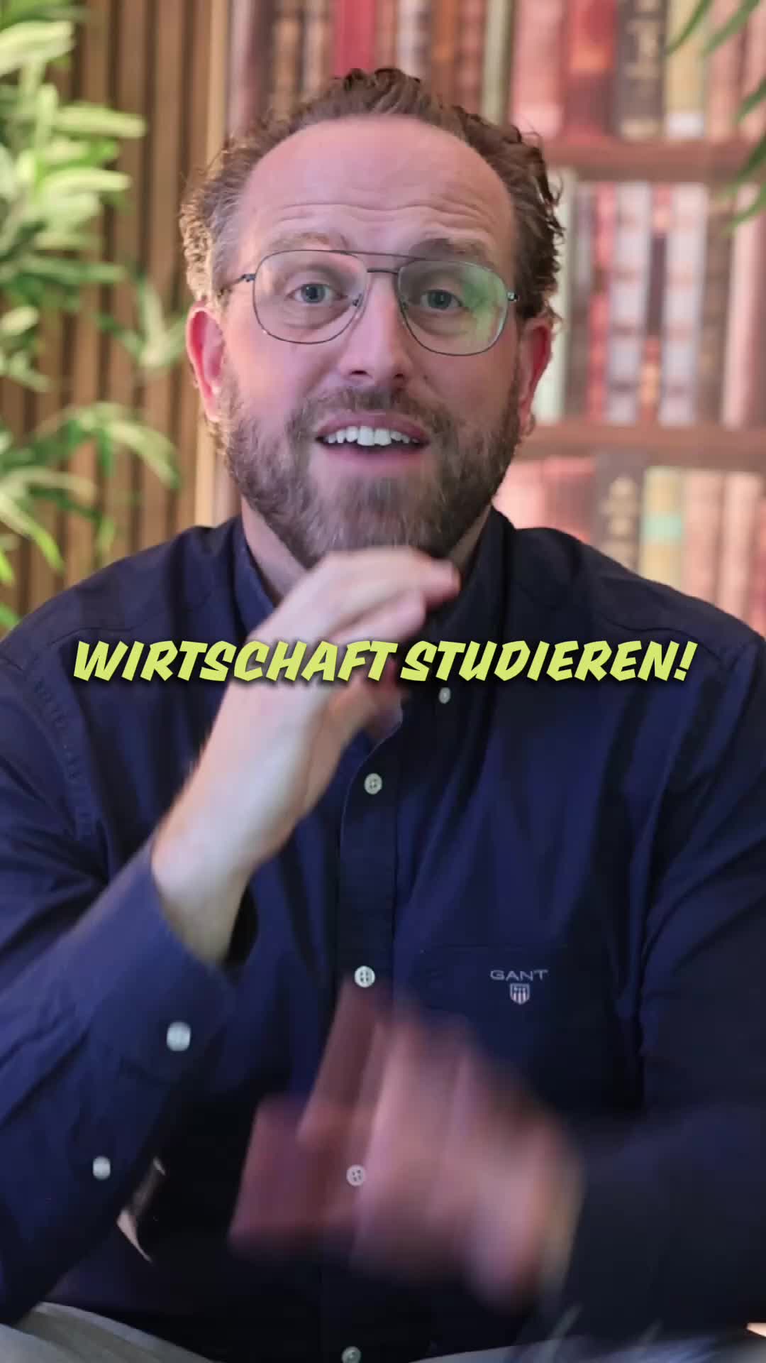 Standbild aus dem Video über den dualen Bachelor in Unternehmertum