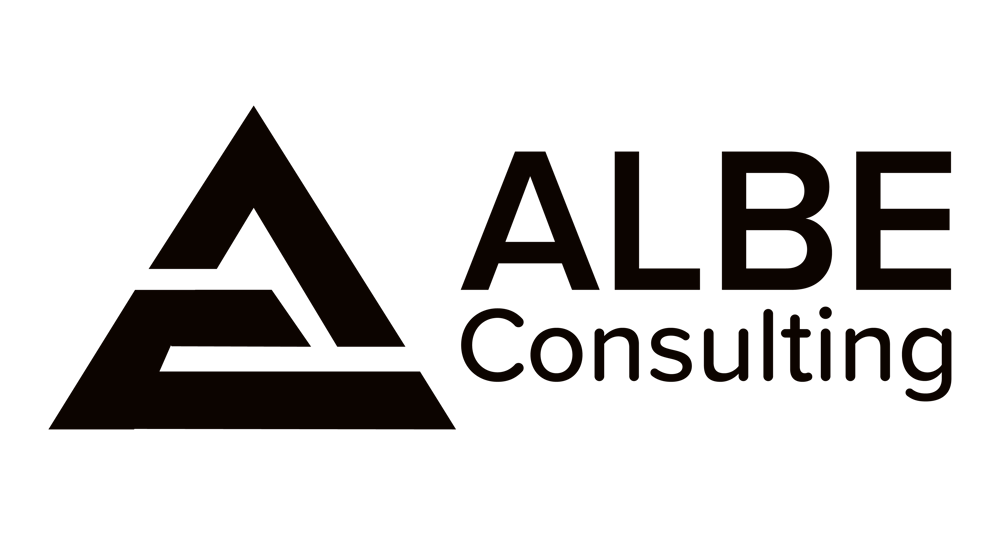 Schwarzes ALBE Consulting Logo mit stilisiertem A-Dreieck auf dunkelgrünem Hintergrund.
