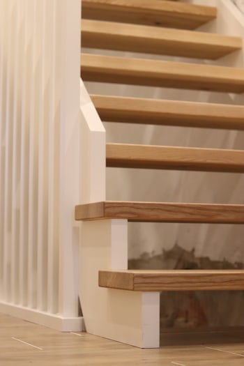Moderne Holztreppe