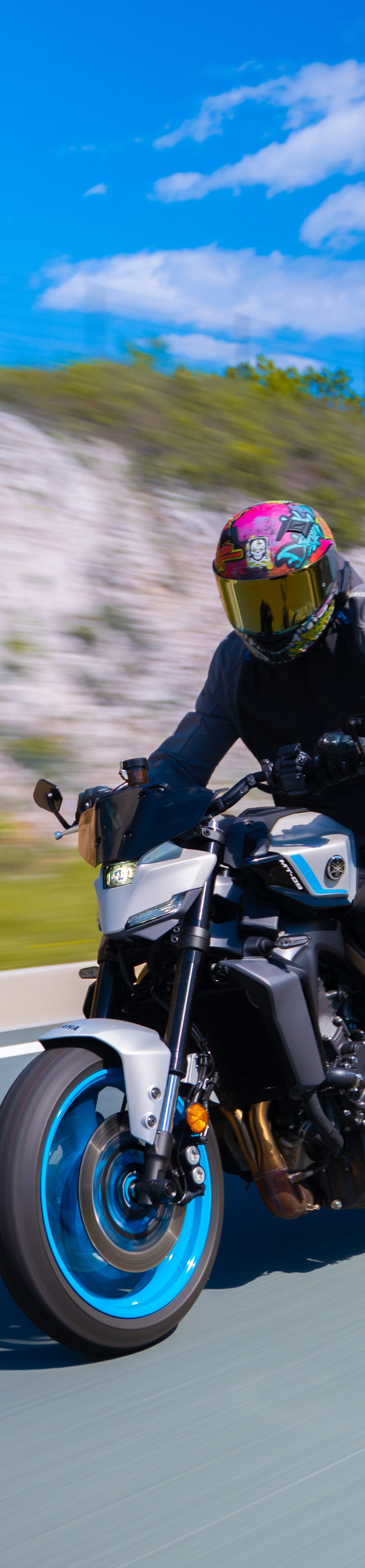 Motorradfahrer in der Kurve