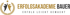 Logo der "Erfolgsakademie Bauer" mit zwei stilisierten Personen, die nach einem Stern greifen.