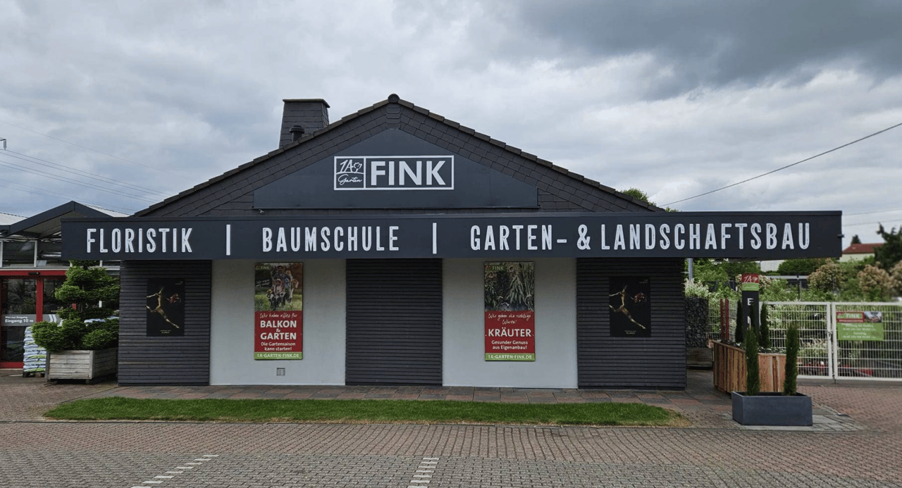 Verkaufsgebäude der Gärtnerei Fink mit Schriftzug