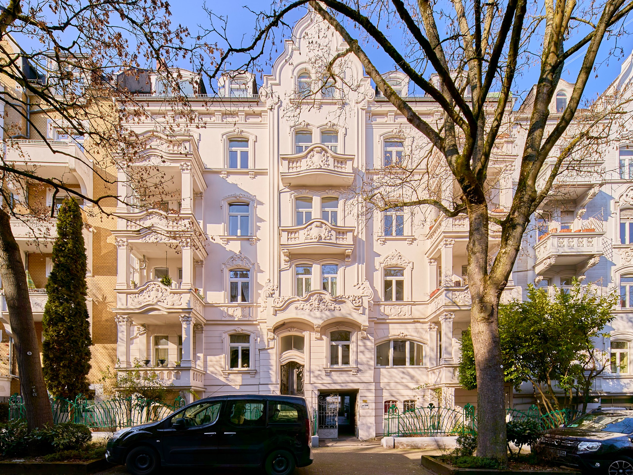 Sanierte Altbaufassade eines Mehrfamilienhauses in Heidelberg