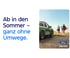 Ein grünes Auto steht am Meer, während eine Familie mit Strandzubehör Richtung Wasser geht. Unten ist das Ford Service Logo zu sehen. Das Bild bewirbt den Ford Service Urlaubs-Check für eine sichere Fahrt in den Sommerurlaub.