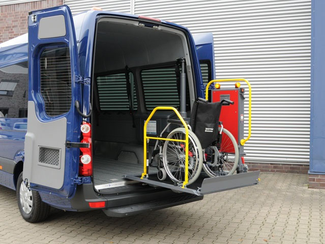 Crafter mit Schwenklift BSL 350 – Bild 5