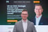 Mann in grauem Sakko vor FIX Media Website mit Text „Mit der RWA-Strategie planbar neue Anfragen gewinnen“.