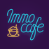 Neon-Schriftzug "Immo cafe" mit einer gelben Kaffeetasse, aus der Dampf aufsteigt.
