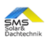Das Logo "SMS Solar & Dachtechnik" zeigt ein stilisiertes Dach, links blau mit Solarzellen, rechts gelb.