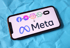 Meta Logo auf Smartphone Display mit Facebook, Instagram, WhatsApp und Messenger Icons