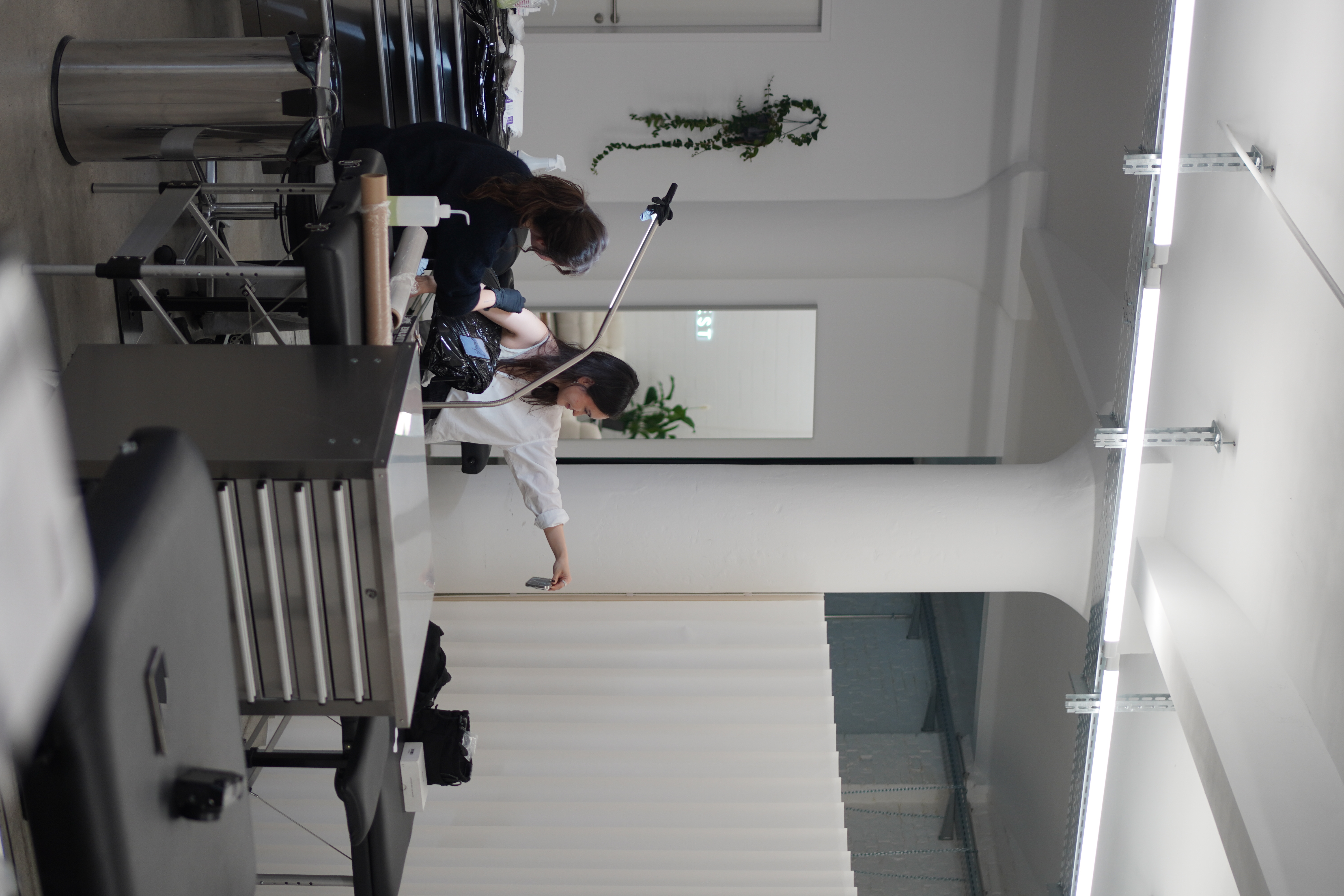 STUDIO-BILD: ARTIST BEI DER VORBEREITUNG