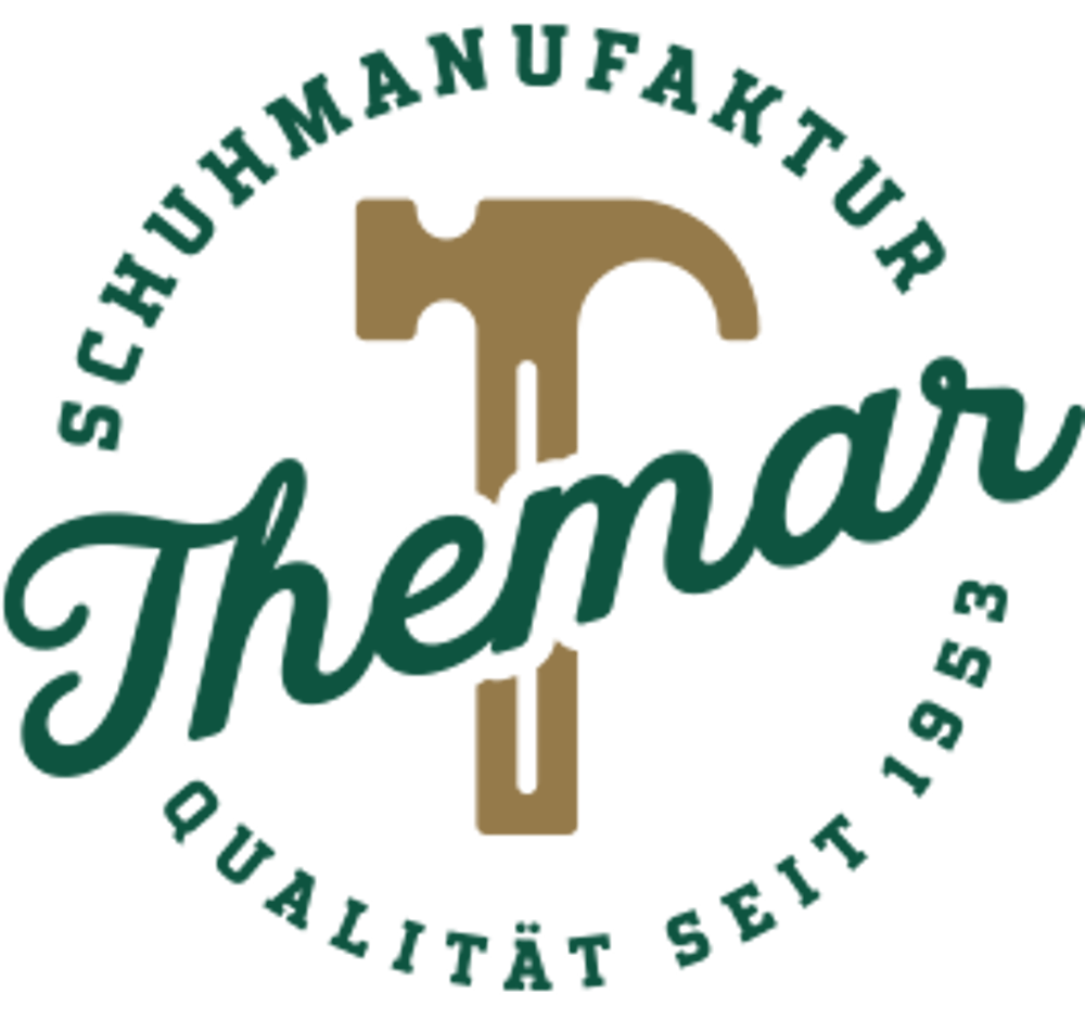 Rundes Logo mit braunem Hammer, "Themar" in Grün, umgeben von "Schuhmanufaktur Qualität seit 1953" in Weiß.