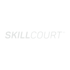Weißer "SKILLCOURT" Schriftzug auf dunkelgrünem Hintergrund.