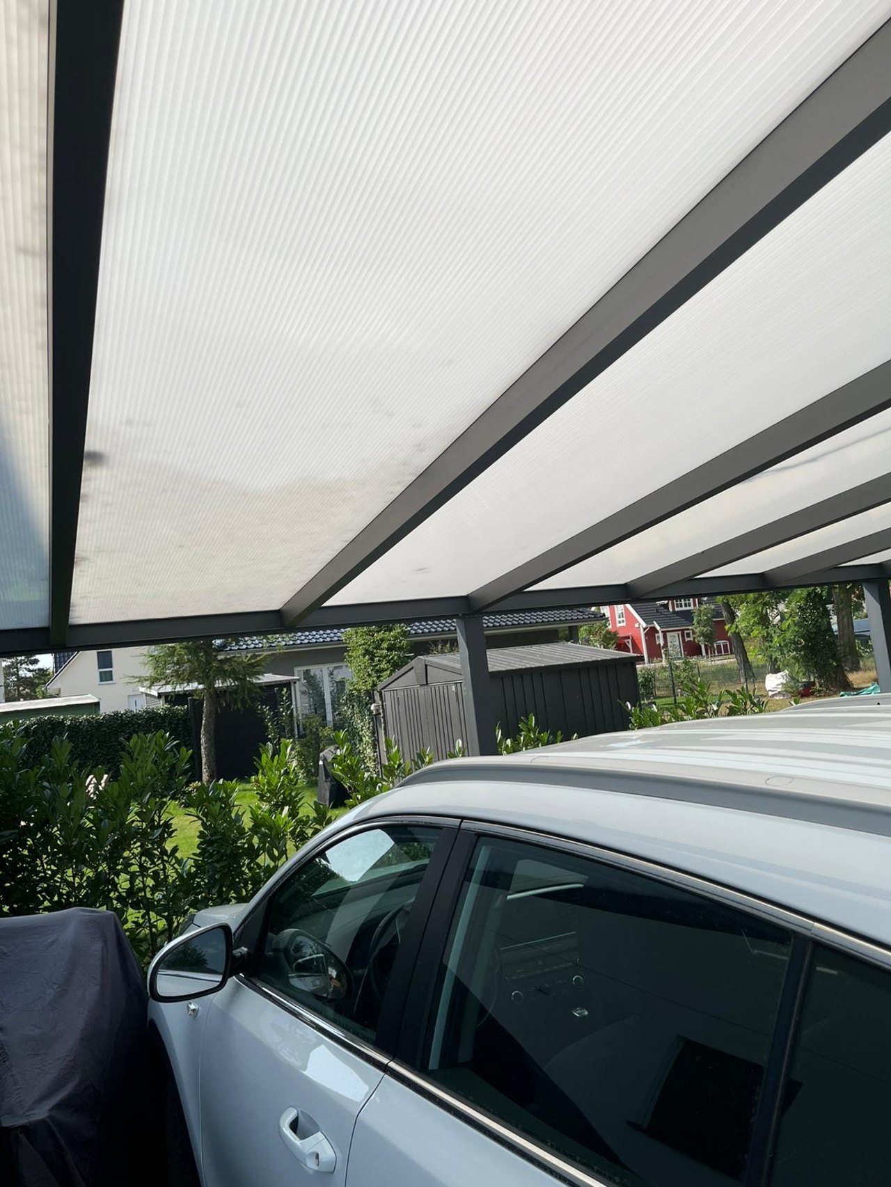 Carport Reinigung in Berlin: gereinigter Carport in Berlin und Brandenburg.