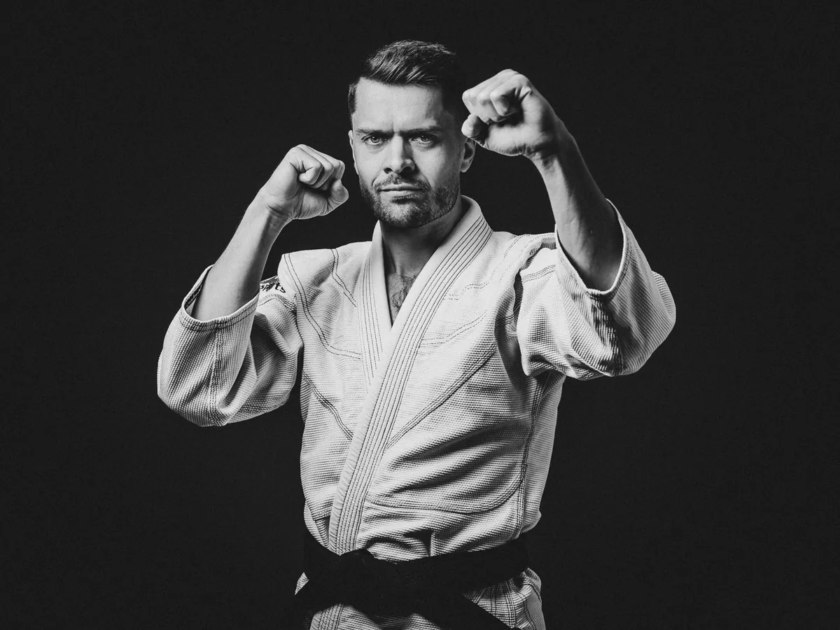Nils Westrich im Jiu-Jitsu-Gi mit schwarzem Gürtel