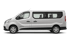 Silberner Fiat Talento Kleinbus von der Seite auf grünem Hintergrund.