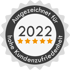 Silbergraues Siegel mit der Aufschrift "Ausgezeichnet für hohe Kundenzufriedenheit 2022" und fünf goldenen Sternen.