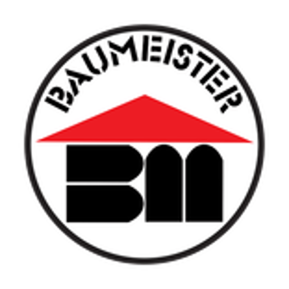Rundes Logo mit rotem Dach über den schwarzen Buchstaben "BM" und "BAUMEISTER" im oberen Kreisbogen.