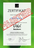 Zertifikat für den KÄNGA® Basiskurs mit dem Text „MUSTER“, Datum 7.7.2026 und Unterschrift von Jörg Lehmann.
