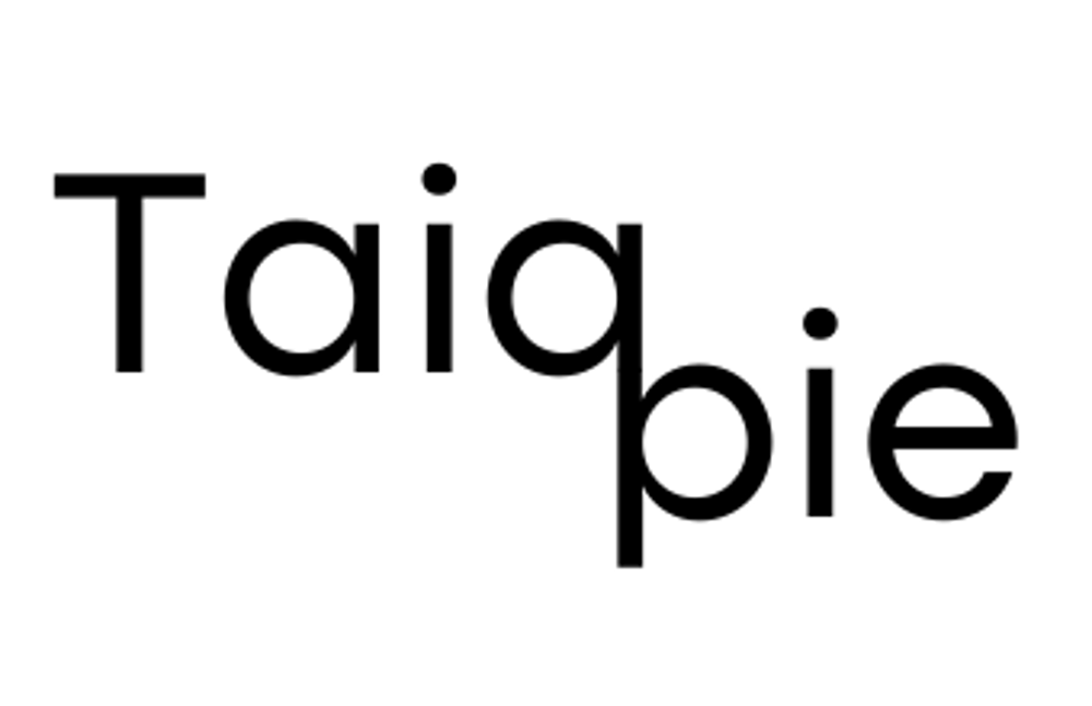 Schwarzes Textlogo auf weißem Hintergrund, "Taiq" horizontal und "pie" diagonal darunter.