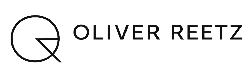Logo mit einem stilisierten "Q" links und dem Text "OLIVER REETZ" in Großbuchstaben.