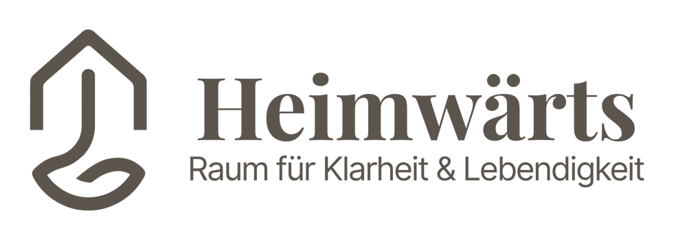 Logo "Heimwärts Raum für Klarheit & Lebendigkeit" mit stilisiertem Haus und geschwungener Linie.
