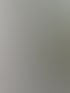 Außentreppe mit 10 Stufen aus anthrazitfarbenem Granulat und hellem Geländer.