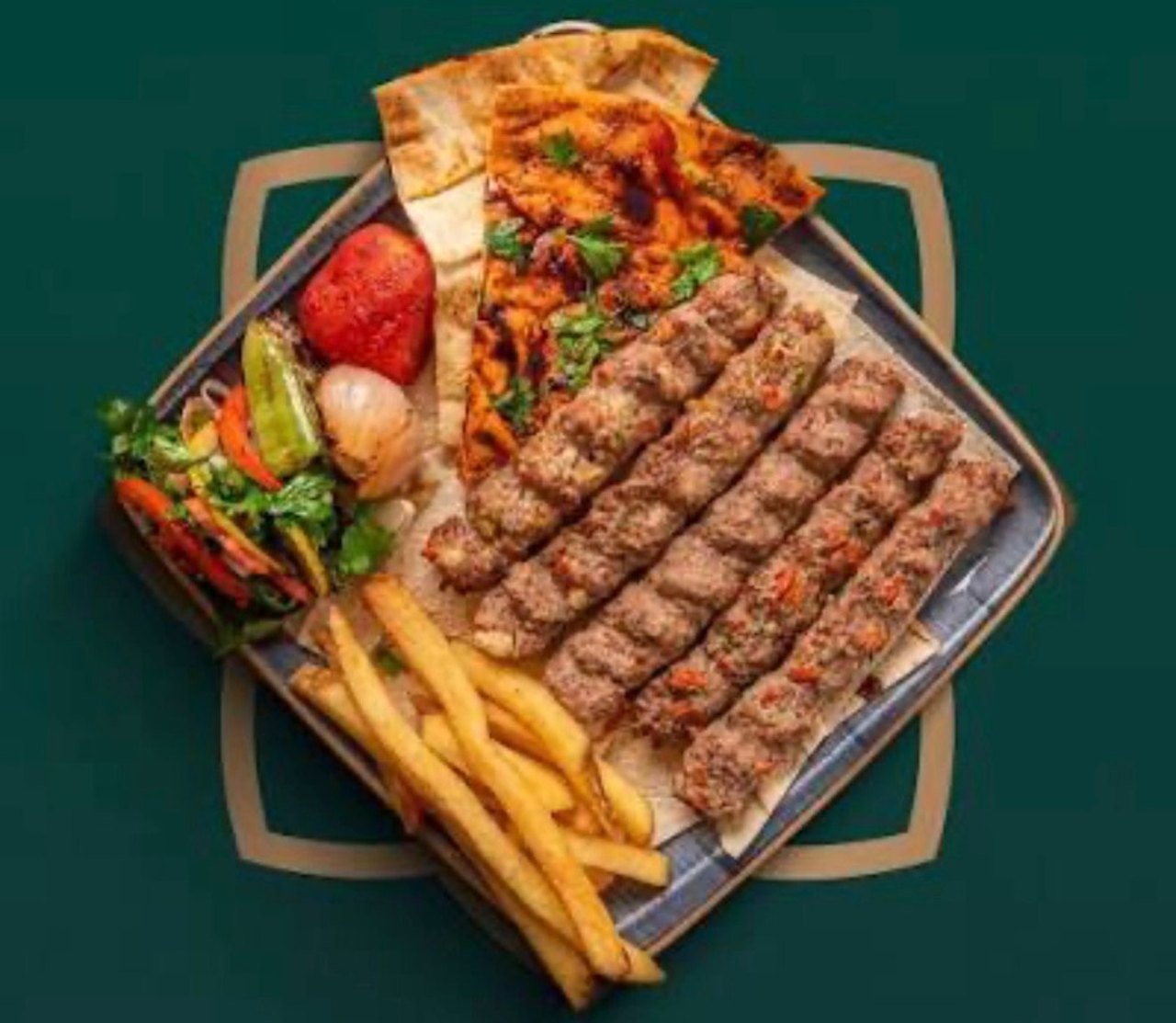 Kofte Teller mit Pommes